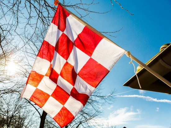 Brabantse vlag hangend voorbeeld