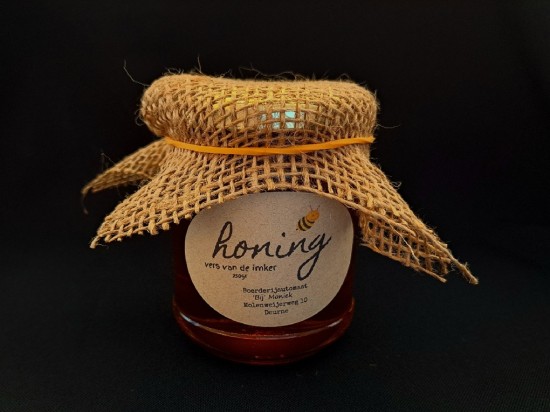 Honing klein bij moniek